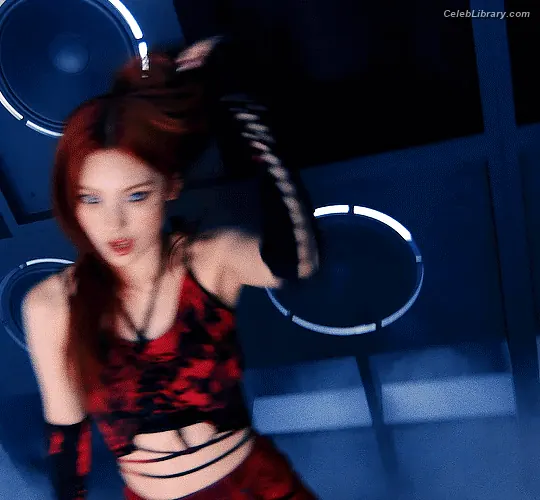 Yeji - ITZY (예지, Hwang Ye-ji) photo 14 of 1034