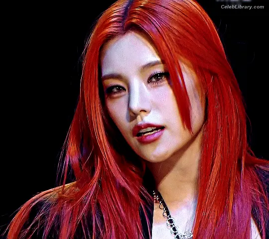 Yeji - ITZY (예지, Hwang Ye-ji) photo 19 of 1034