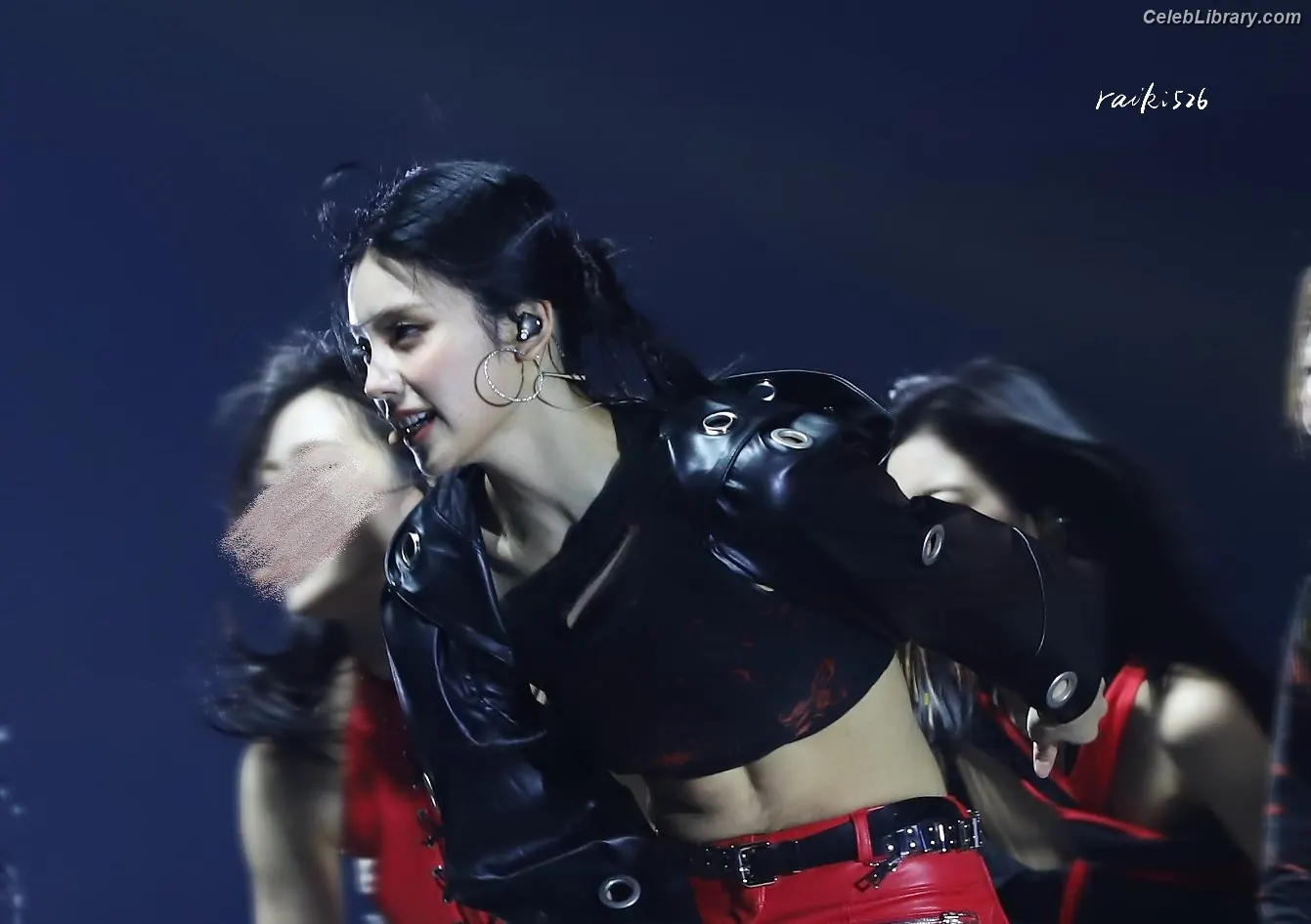 Yeji - ITZY (예지, Hwang Ye-ji) photo 12 of 1034