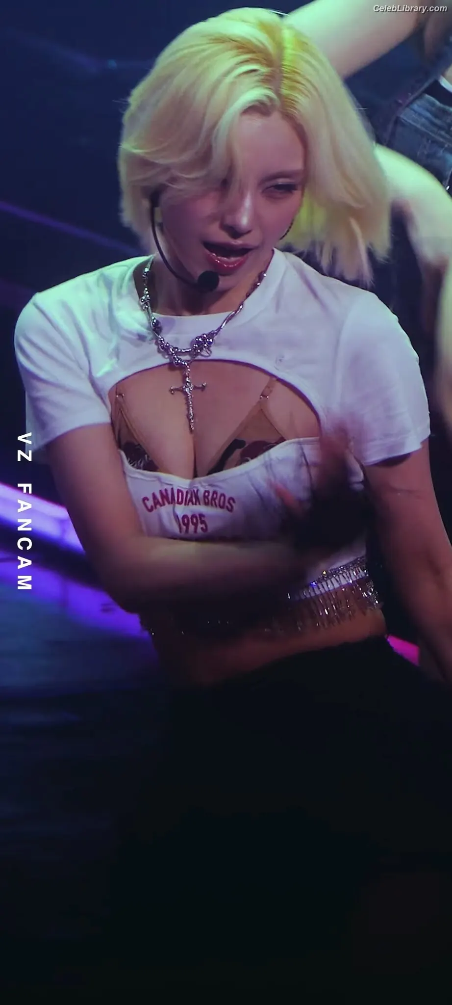 Yeji - ITZY (예지, Hwang Ye-ji) photo 20 of 1034