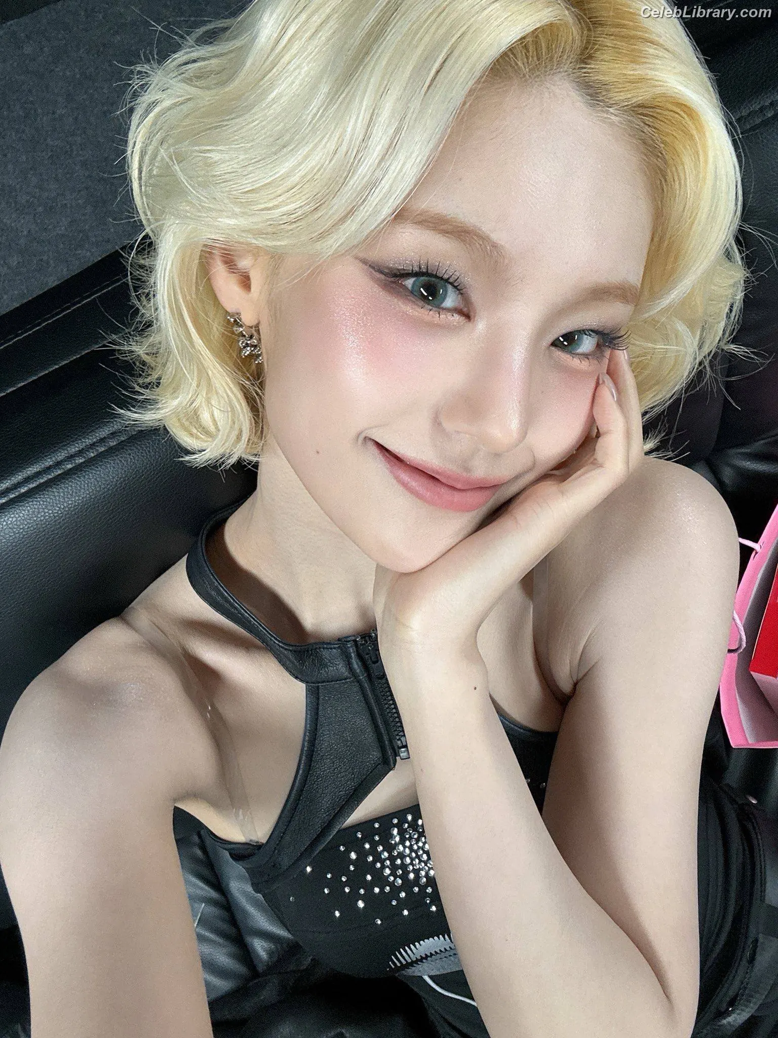 Yeji - ITZY (예지, Hwang Ye-ji) photo 20 of 1034