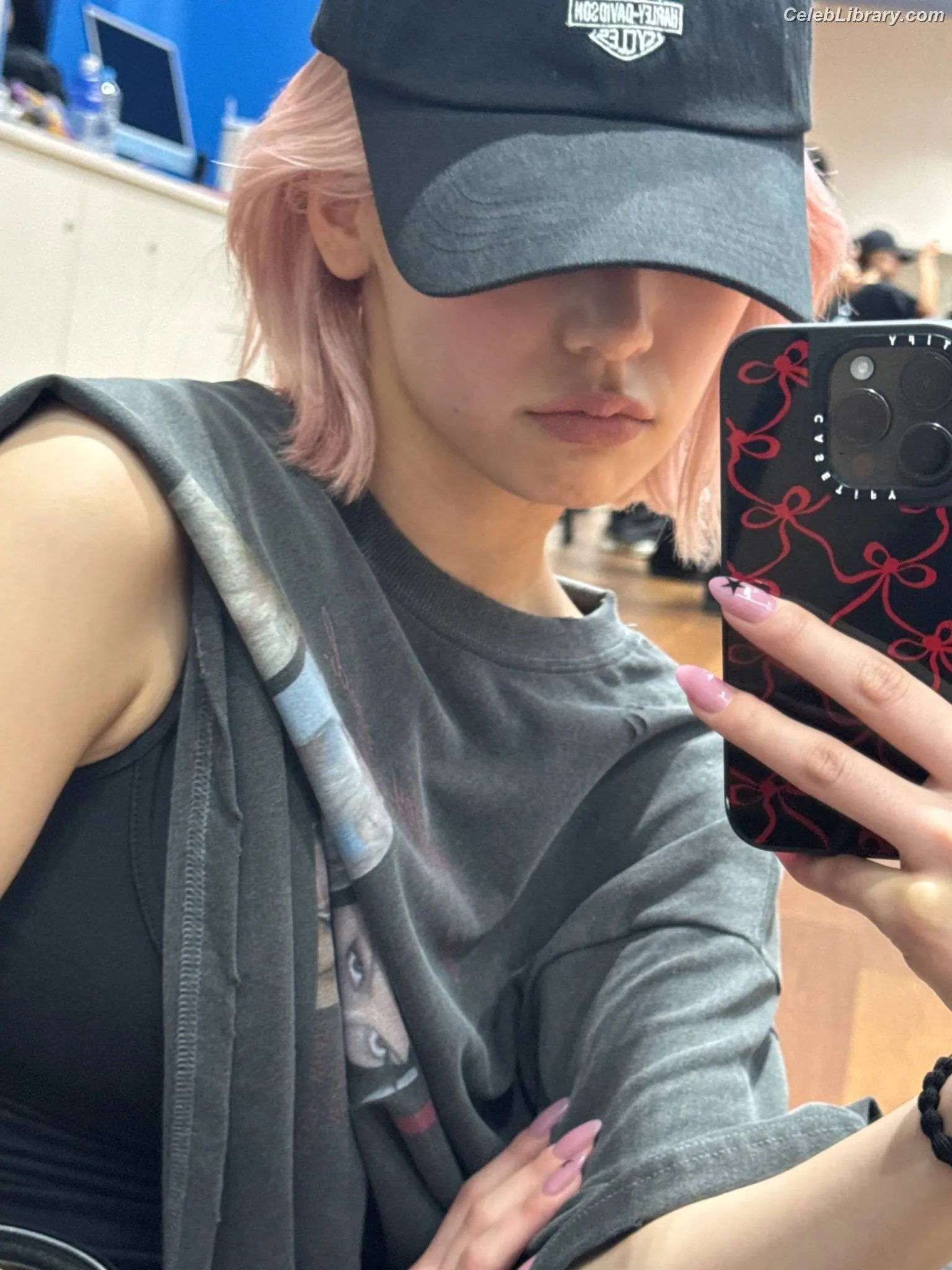 Yeji - ITZY (예지, Hwang Ye-ji) photo 24 of 1034