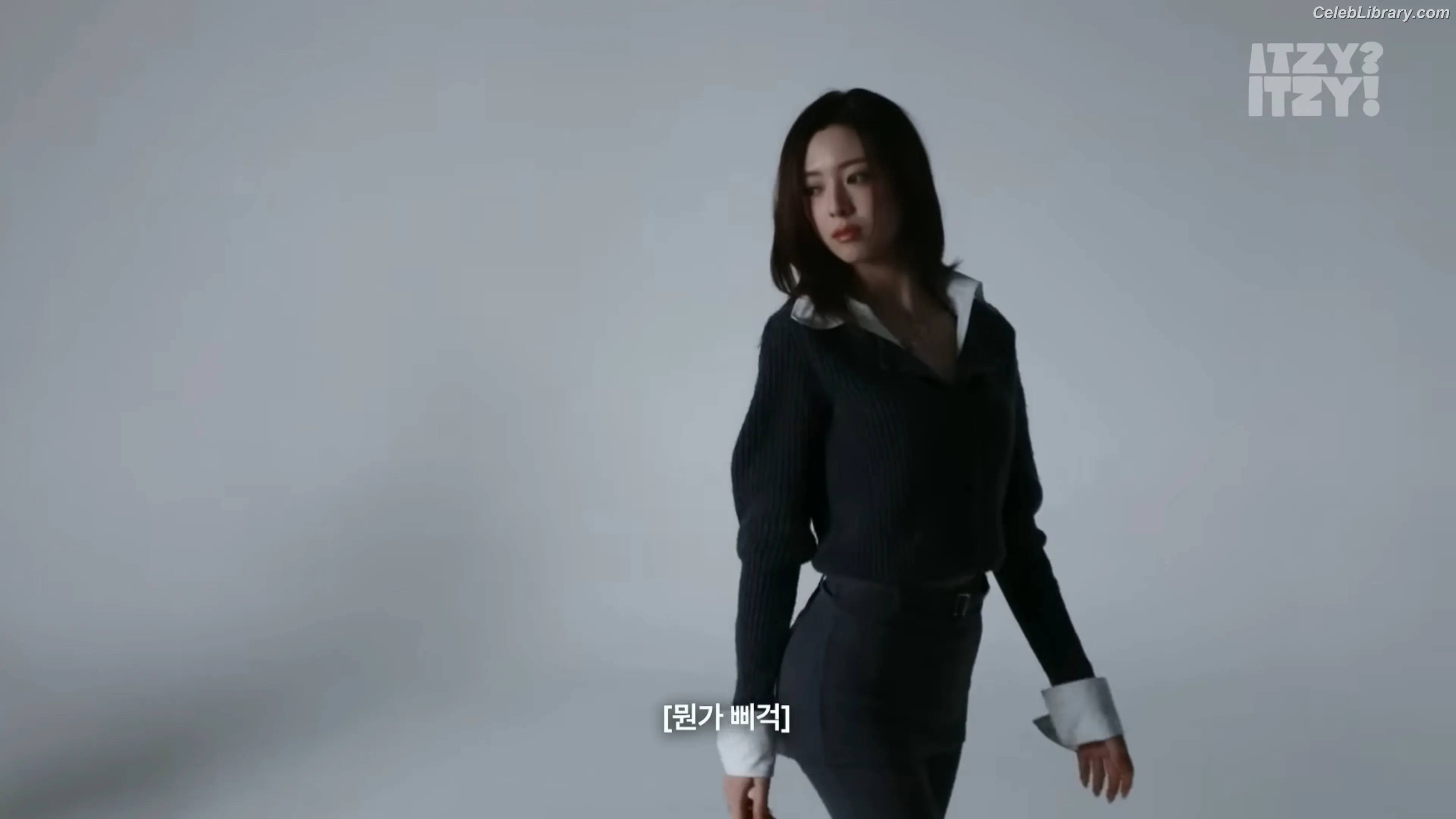 Yeji - ITZY (예지, Hwang Ye-ji) photo 17 of 1034