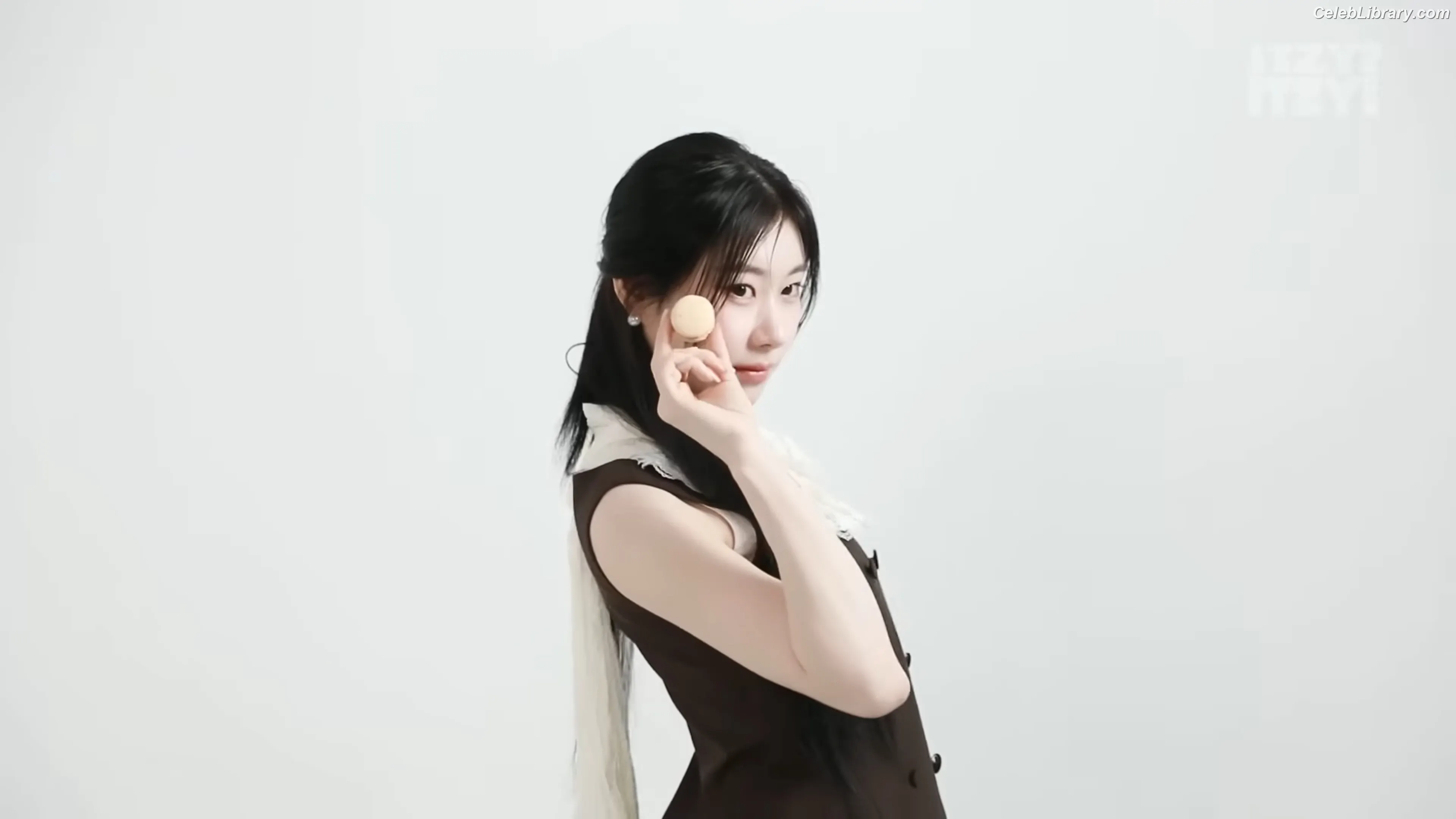 Yeji - ITZY (예지, Hwang Ye-ji) photo 7 of 1034
