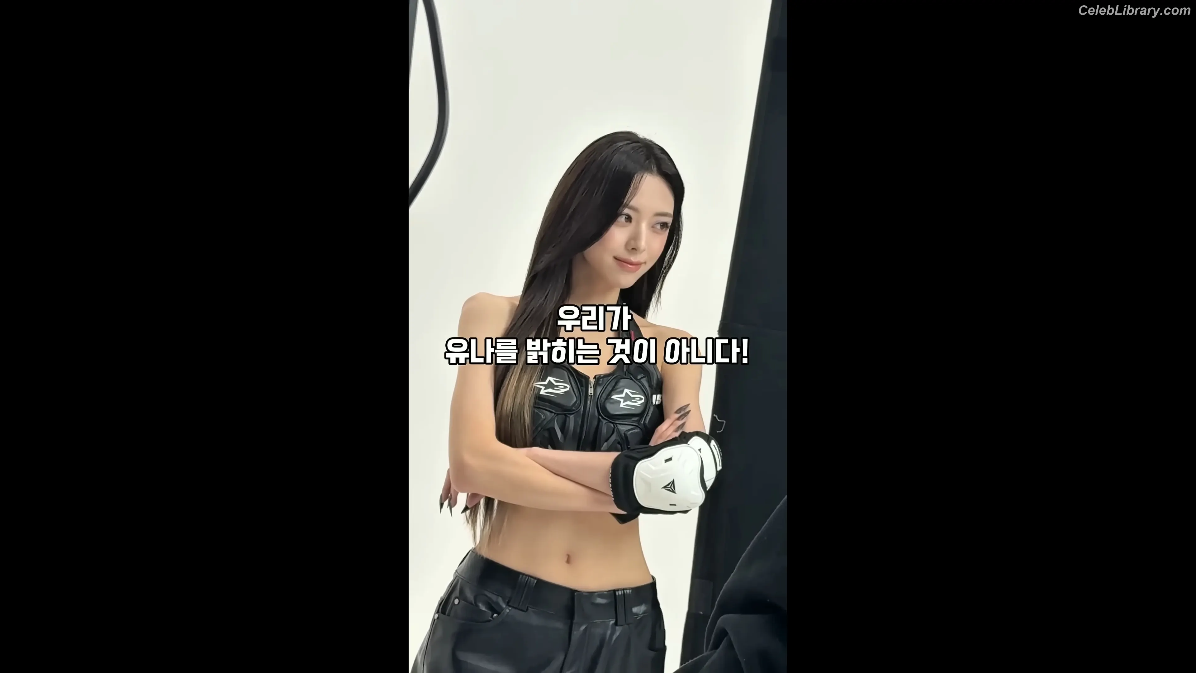 Yeji - ITZY (예지, Hwang Ye-ji) photo 4 of 1034