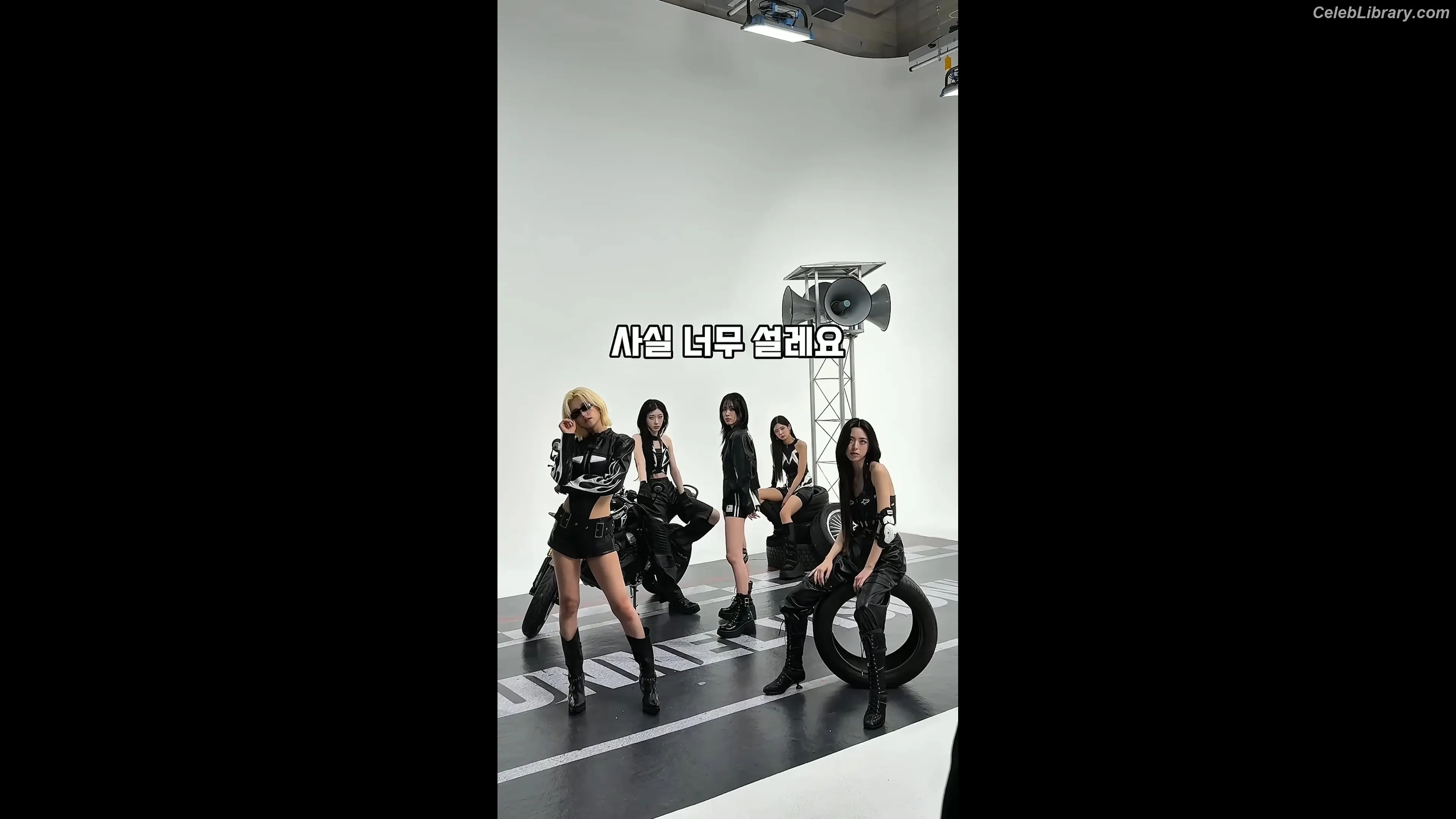 Yeji - ITZY (예지, Hwang Ye-ji) photo 8 of 1034
