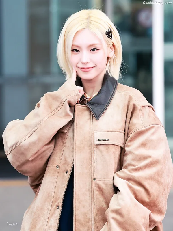 Yeji - ITZY (예지, Hwang Ye-ji) photo 10 of 1028