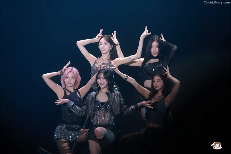 Yeji - ITZY (예지, Hwang Ye-ji) photo 12 of 1028