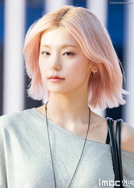 Yeji - ITZY (예지, Hwang Ye-ji) photo 16 of 1028