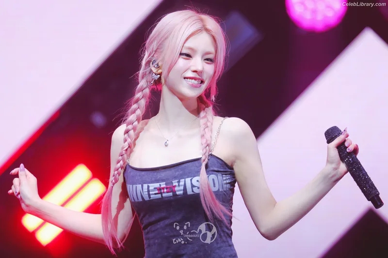 Yeji - ITZY (예지, Hwang Ye-ji) photo 17 of 1028