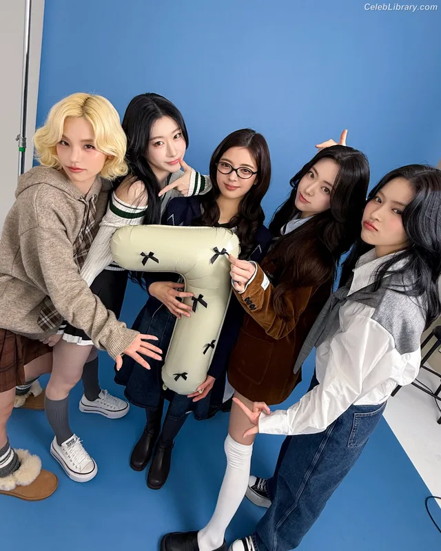 Yeji - ITZY (예지, Hwang Ye-ji) photo 16 of 1028