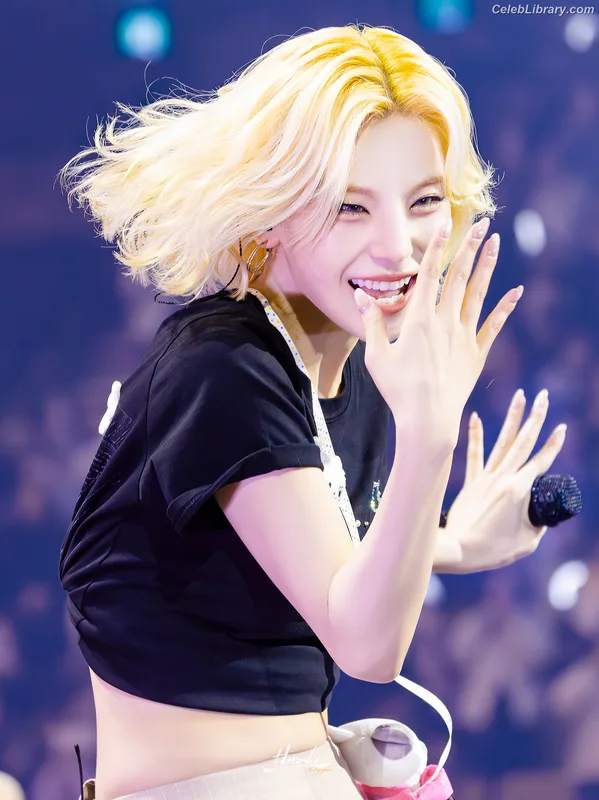 Yeji - ITZY (예지, Hwang Ye-ji) photo 21 of 1028