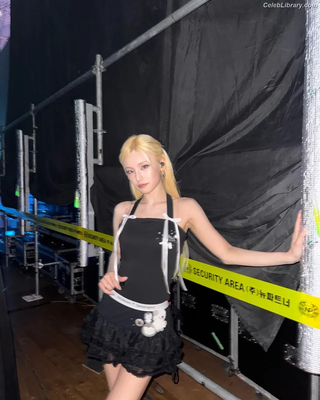 Yeji - ITZY (예지, Hwang Ye-ji) photo 22 of 1028