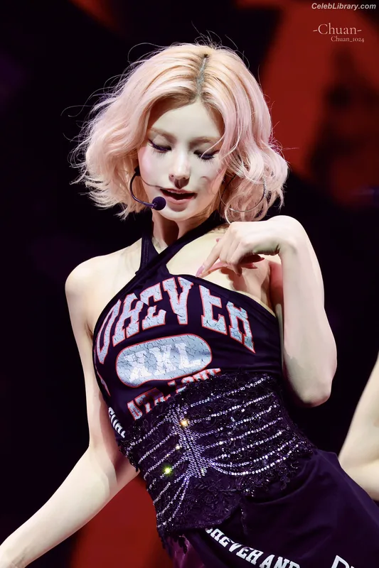 Yeji - ITZY (예지, Hwang Ye-ji) photo 8 of 1028