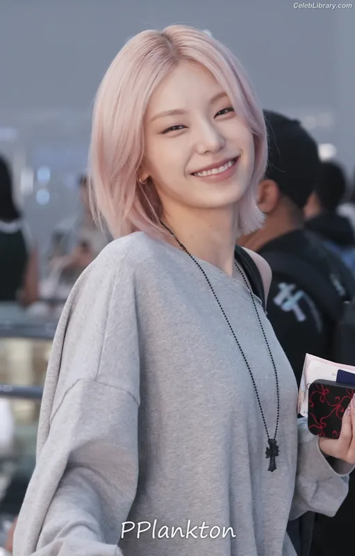 Yeji - ITZY (예지, Hwang Ye-ji) photo 20 of 1028