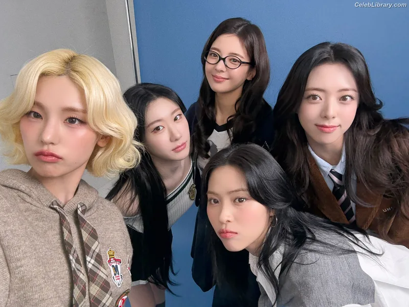 Yeji - ITZY (예지, Hwang Ye-ji) photo 23 of 1028