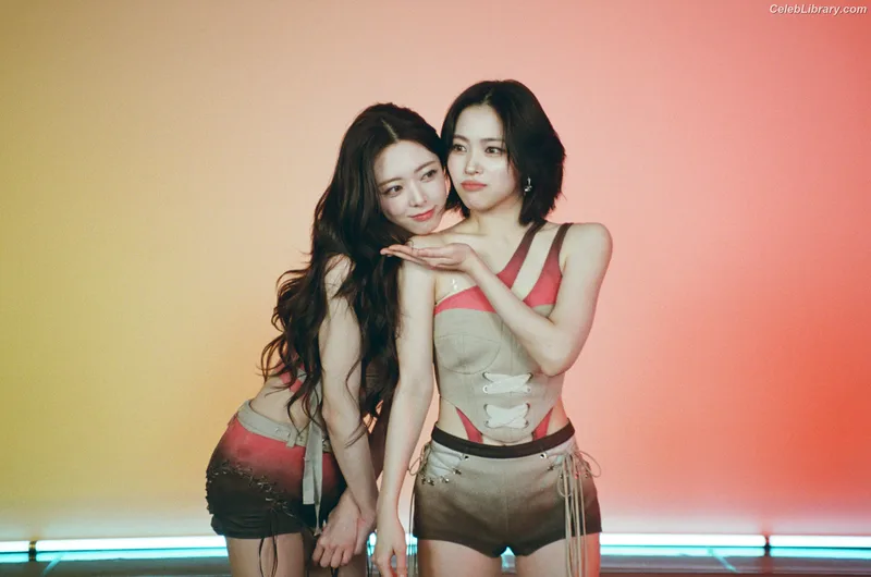 Yeji - ITZY (예지, Hwang Ye-ji) photo 8 of 1028