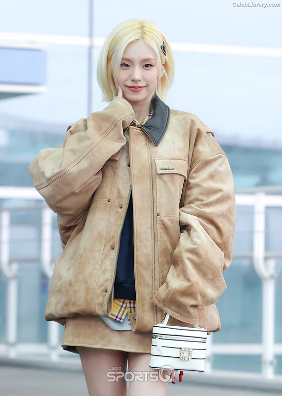 Yeji - ITZY (예지, Hwang Ye-ji) photo 17 of 1028