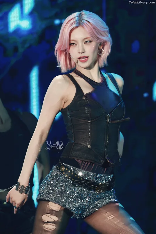 Yeji - ITZY (예지, Hwang Ye-ji) photo 18 of 1028