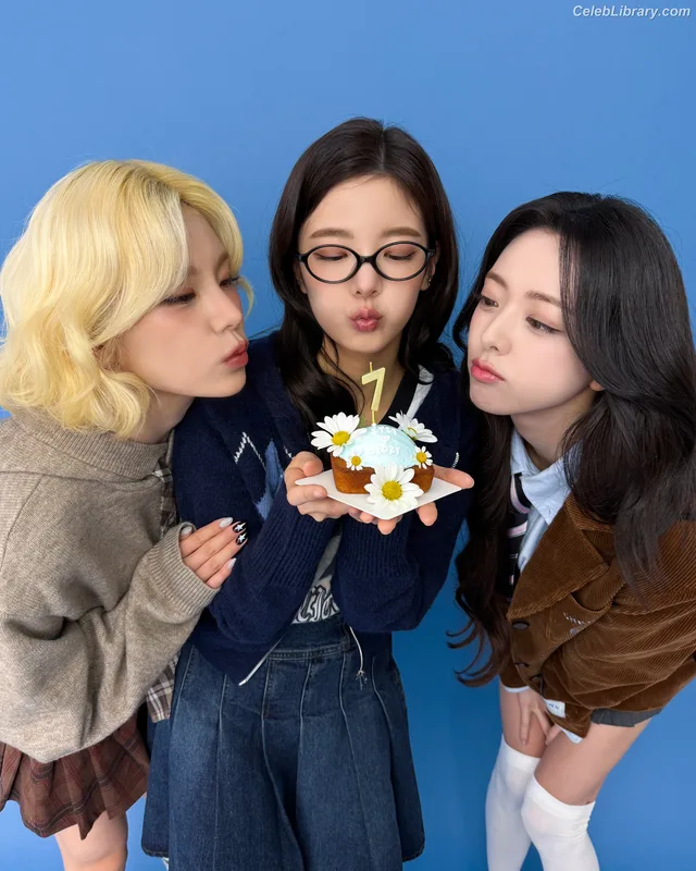 Yeji - ITZY (예지, Hwang Ye-ji) photo 22 of 1028