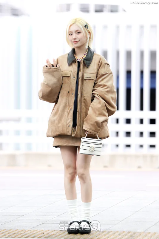 Yeji - ITZY (예지, Hwang Ye-ji) photo 12 of 1028
