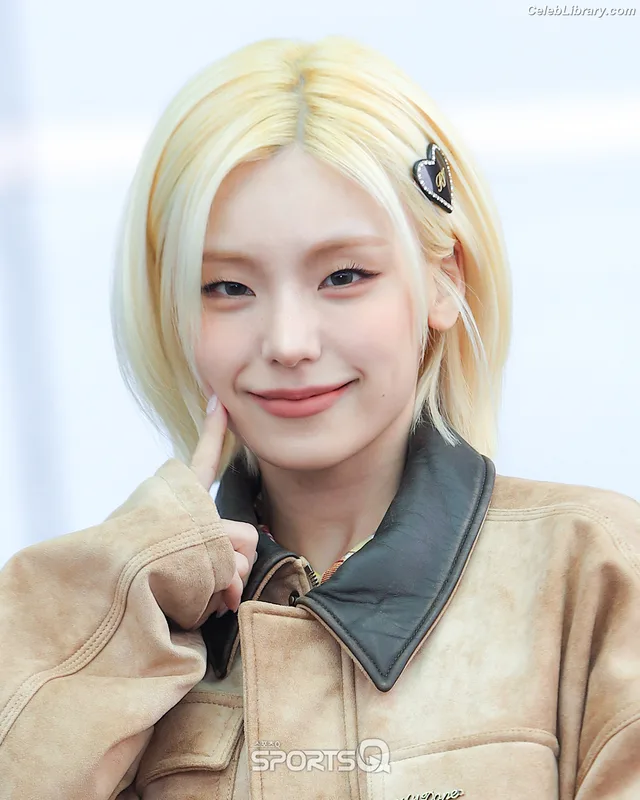 Yeji - ITZY (예지, Hwang Ye-ji) photo 19 of 1028