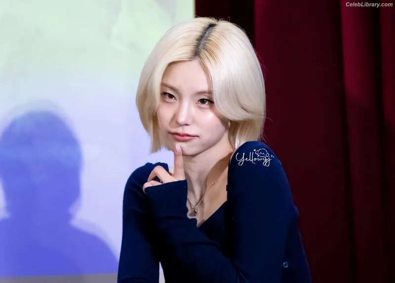 Yeji - ITZY (예지, Hwang Ye-ji) photo 6 of 1028