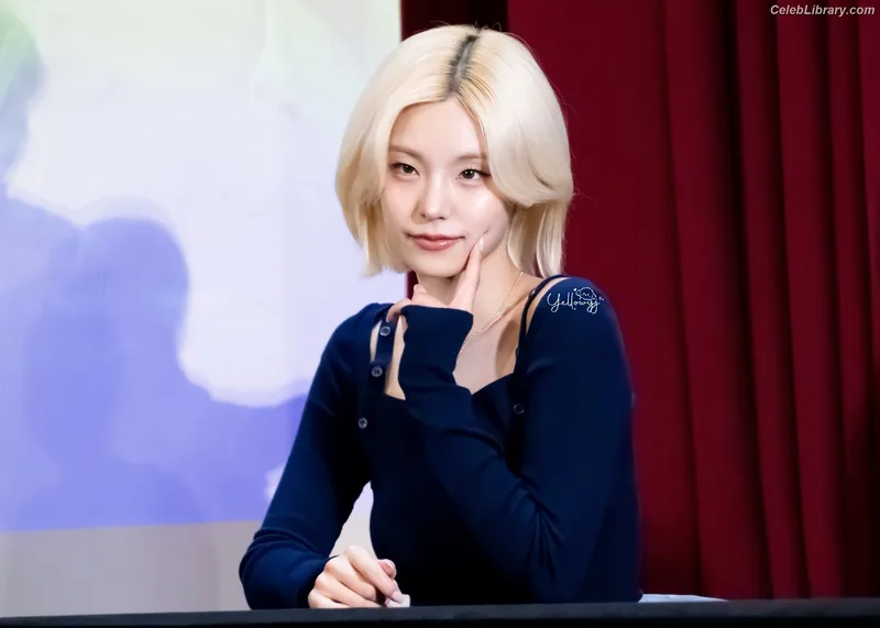 Yeji - ITZY (예지, Hwang Ye-ji) photo 10 of 1028