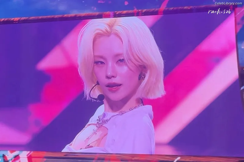 Yeji - ITZY (예지, Hwang Ye-ji) photo 18 of 1028