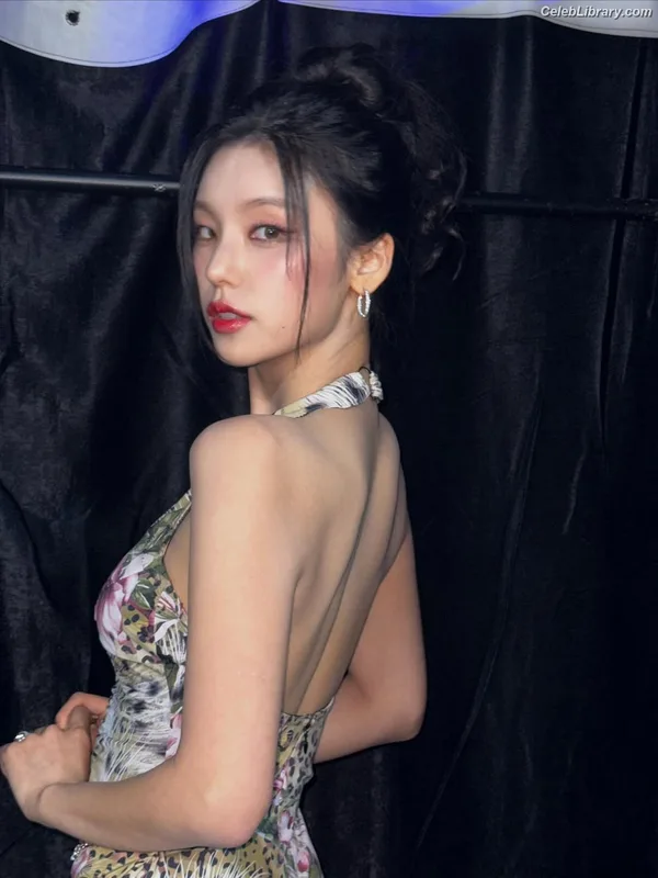 Yeji - ITZY (예지, Hwang Ye-ji) photo 19 of 1028