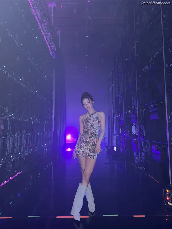 Yeji - ITZY (예지, Hwang Ye-ji) photo 20 of 1028