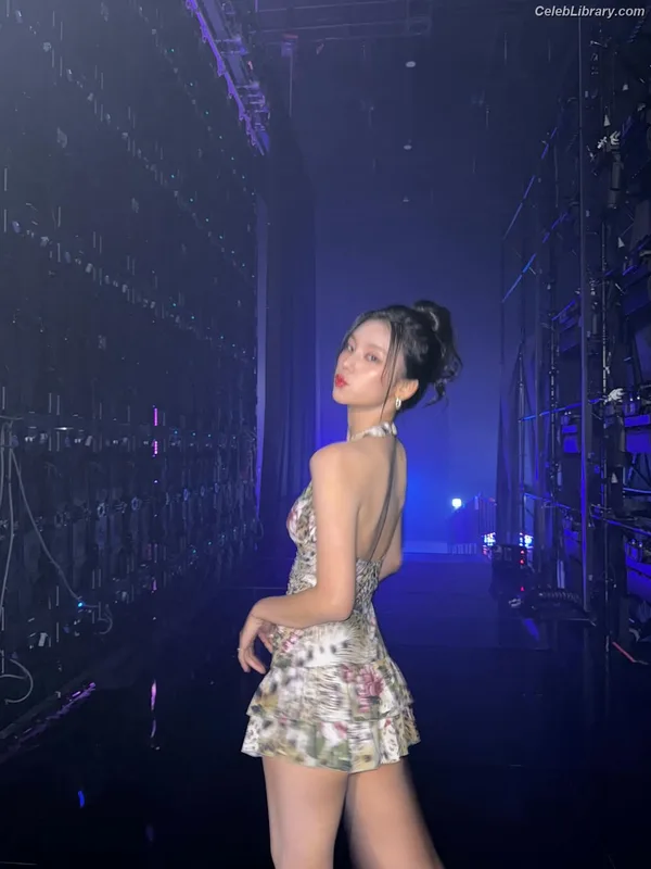 Yeji - ITZY (예지, Hwang Ye-ji) photo 22 of 1028