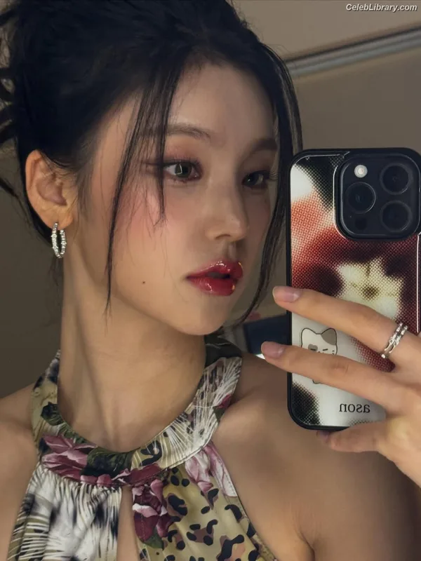 Yeji - ITZY (예지, Hwang Ye-ji) photo 24 of 1028