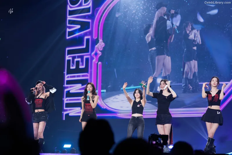 Yeji - ITZY (예지, Hwang Ye-ji) photo 4 of 1028