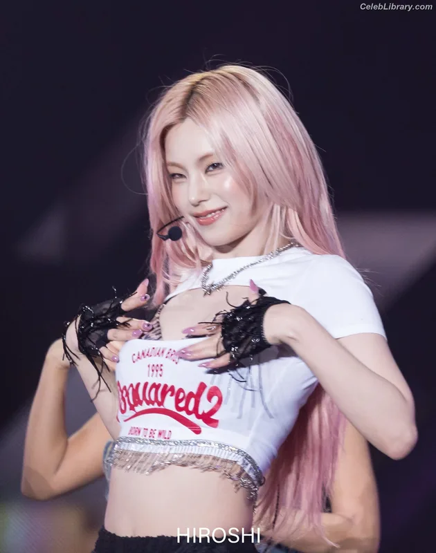 Yeji - ITZY (예지, Hwang Ye-ji) photo 6 of 1028