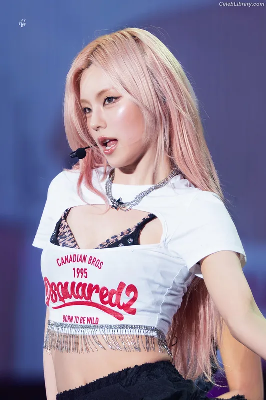 Yeji - ITZY (예지, Hwang Ye-ji) photo 8 of 1028