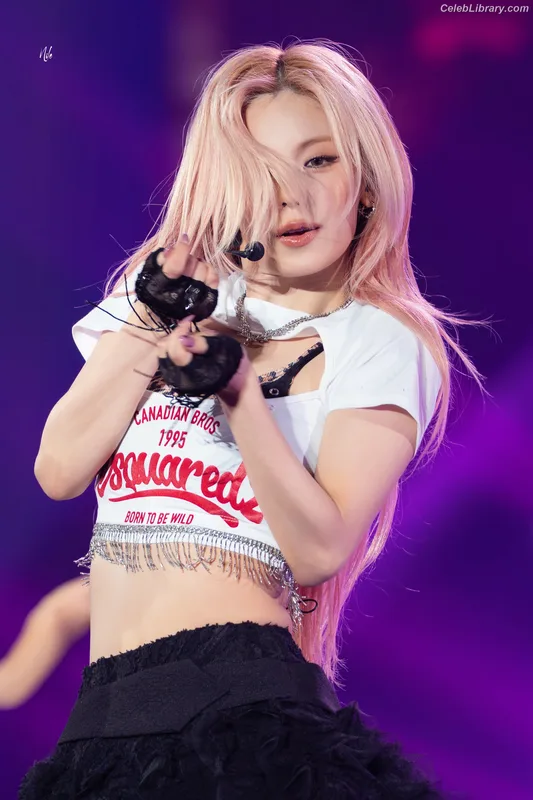 Yeji - ITZY (예지, Hwang Ye-ji) photo 12 of 1028