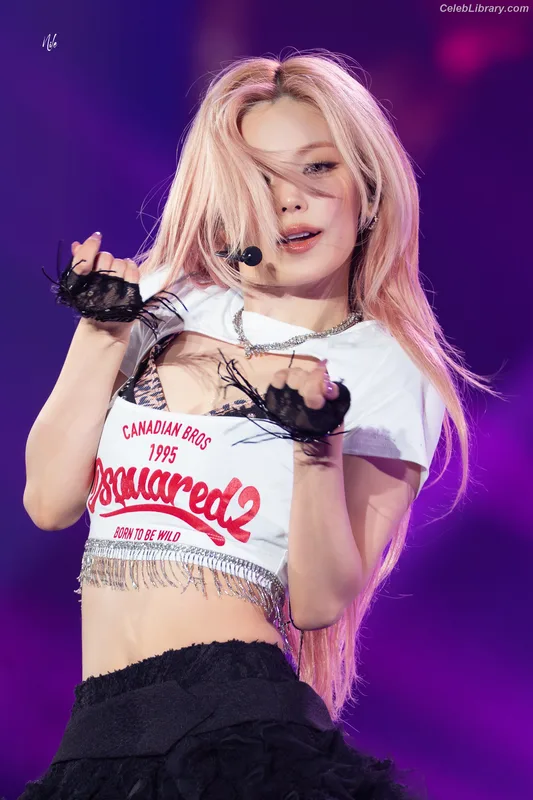Yeji - ITZY (예지, Hwang Ye-ji) photo 16 of 1028