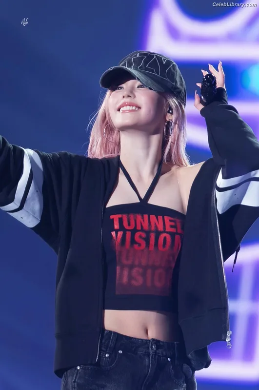 Yeji - ITZY (예지, Hwang Ye-ji) photo 1 of 1028