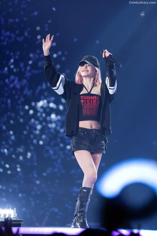 Yeji - ITZY (예지, Hwang Ye-ji) photo 2 of 1028