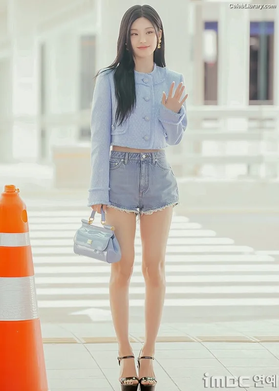 Yeji - ITZY (예지, Hwang Ye-ji) photo 15 of 1028