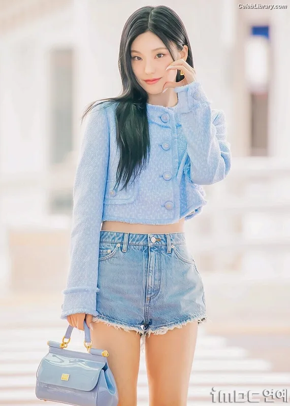 Yeji - ITZY (예지, Hwang Ye-ji) photo 16 of 1028