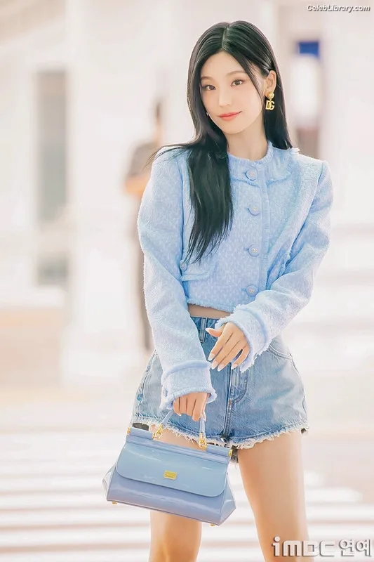 Yeji - ITZY (예지, Hwang Ye-ji) photo 17 of 1028