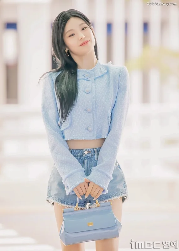 Yeji - ITZY (예지, Hwang Ye-ji) photo 19 of 1028