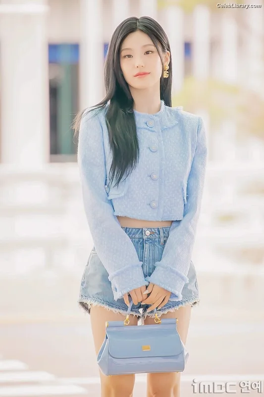 Yeji - ITZY (예지, Hwang Ye-ji) photo 20 of 1028