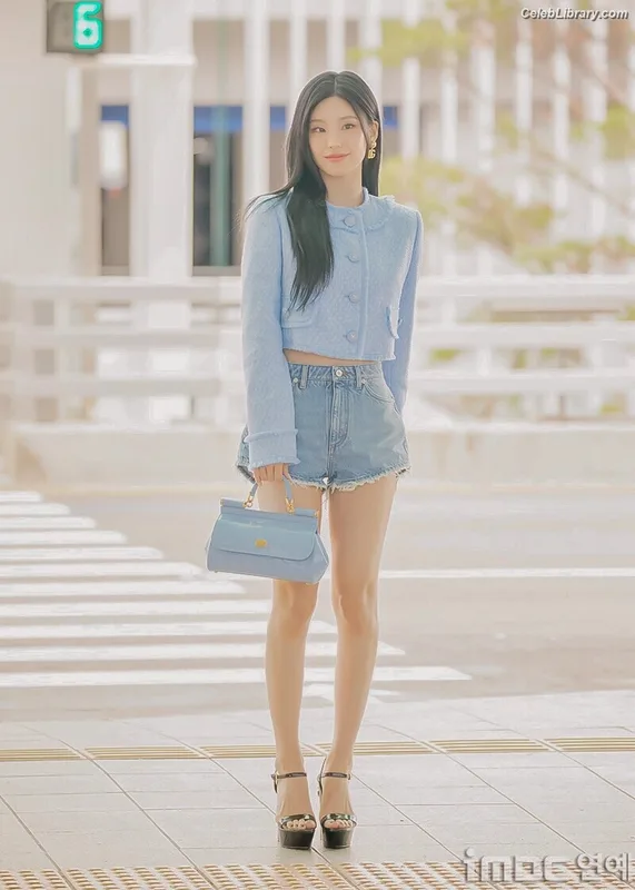 Yeji - ITZY (예지, Hwang Ye-ji) photo 22 of 1028