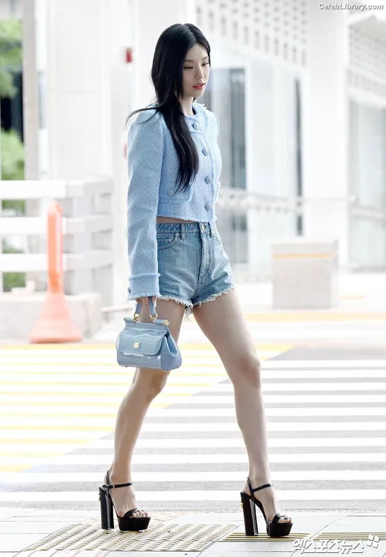 Yeji - ITZY (예지, Hwang Ye-ji) photo 2 of 1028