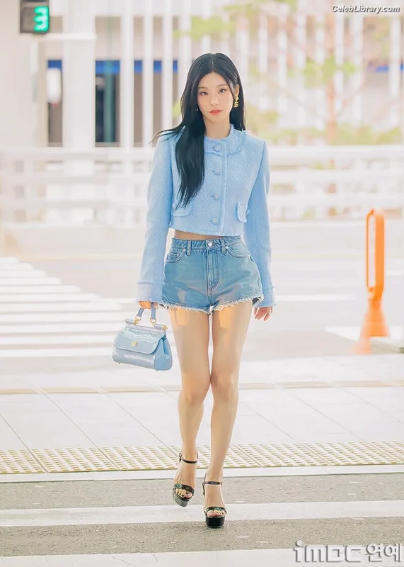 Yeji - ITZY (예지, Hwang Ye-ji) photo 3 of 1028
