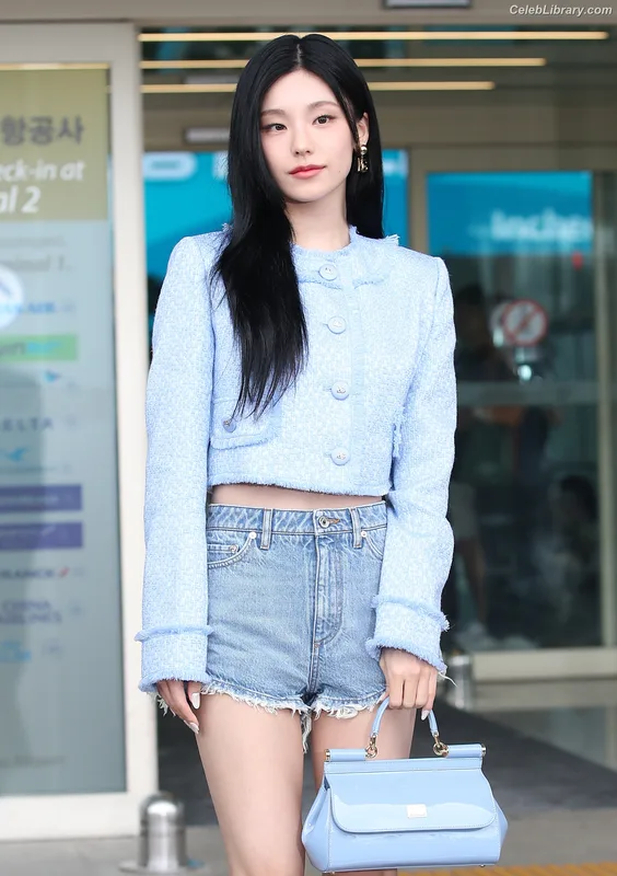 Yeji - ITZY (예지, Hwang Ye-ji) photo 5 of 1028