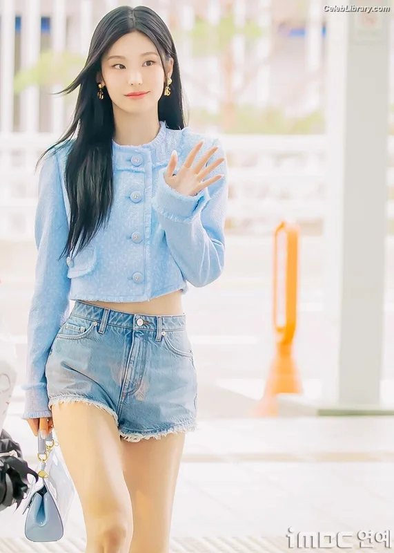 Yeji - ITZY (예지, Hwang Ye-ji) photo 6 of 1028